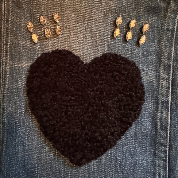 Tu es mon TRESOR Blue Jeans with Black Heart Patches - Picture 4 of 11